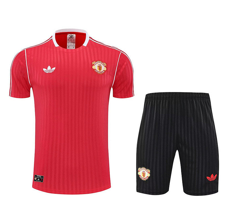 Ensemble Manchester United Rouge Prématch 25/26 (2)