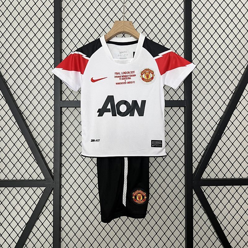 Manchester United Away Kids Kit 10/11