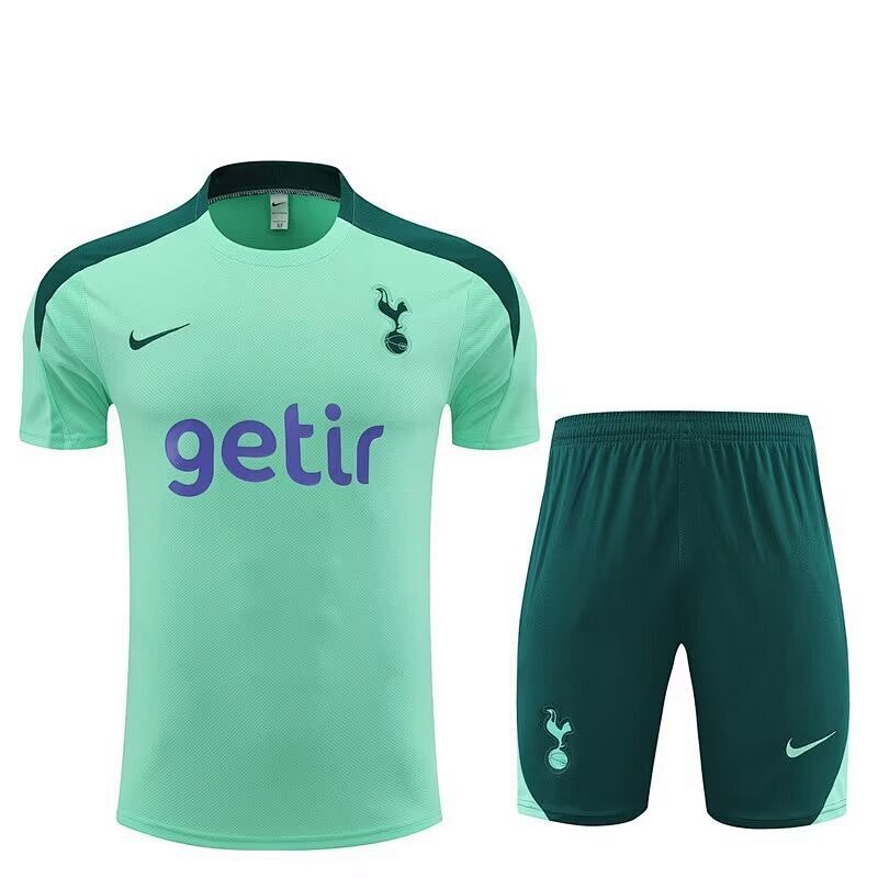 Ensemble Tottenham Prématch 24/25 (3)