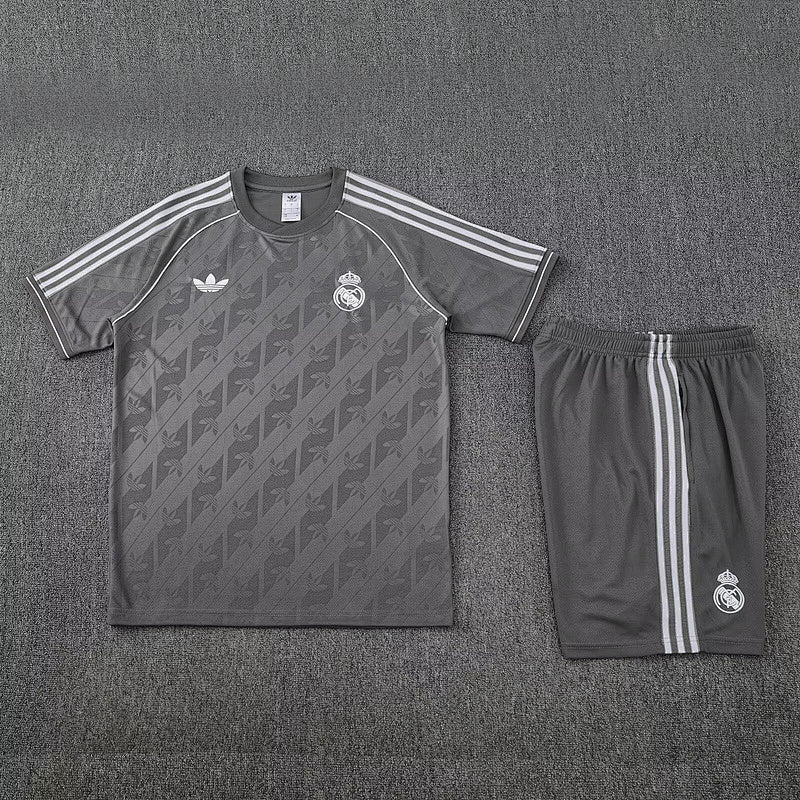 Ensemble Real Madrid Gris Prématch 25/26