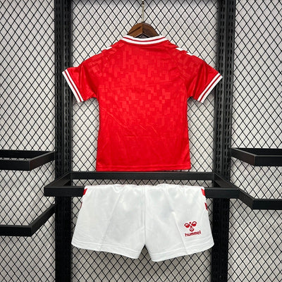 Conjunto Dinamarca Niño UEFA Local 2024