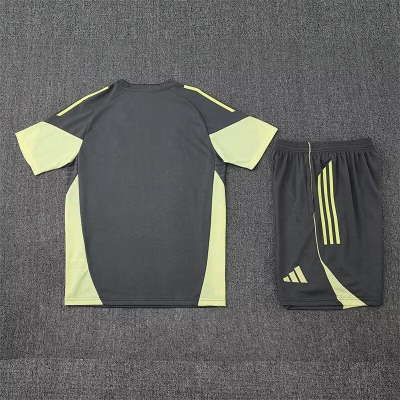 Ensemble Real Madrid Gris&Vert Prématch 25/26