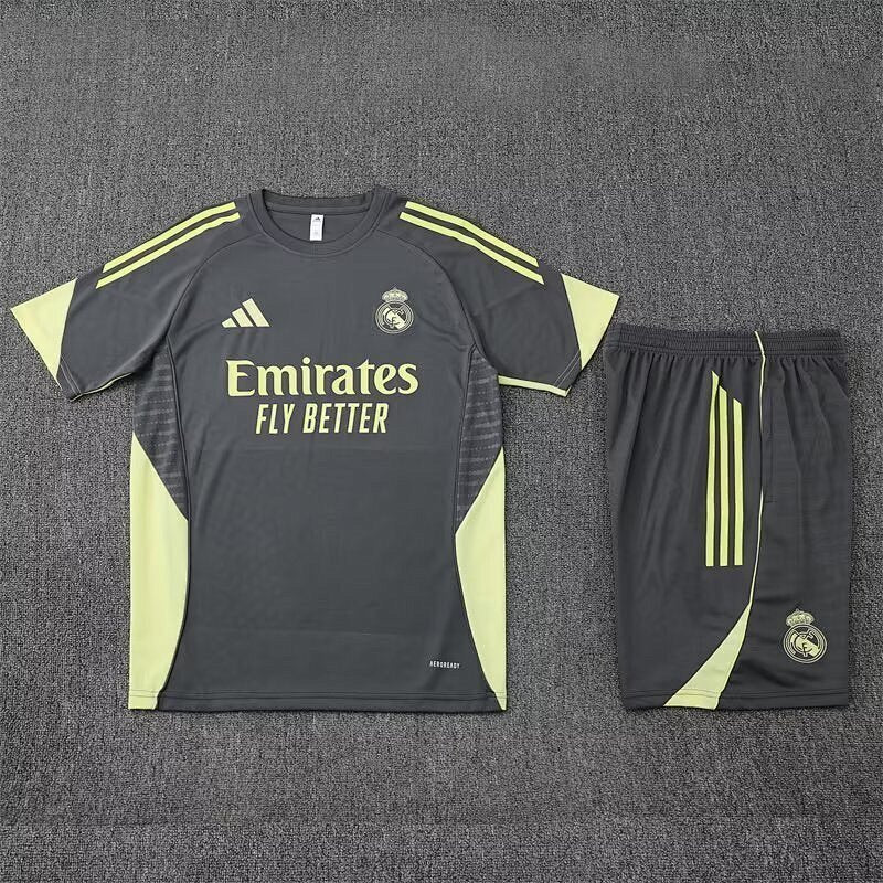 Ensemble Real Madrid Gris&Vert Prématch 25/26