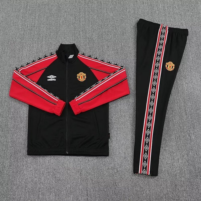 Survêtement Manchester United Rouge 25/26 (3)