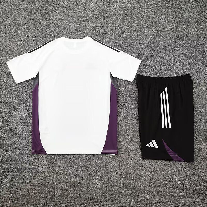 Manchester United White Pre-Match Kit 25/26