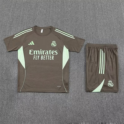 Ensemble Real Madrid Marron Prématch 25/26