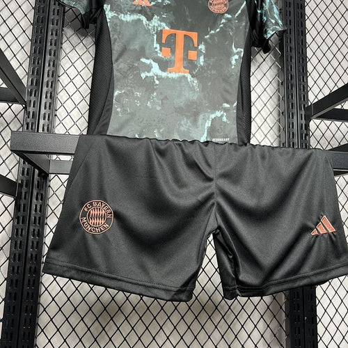 Conjunto Niño Bayern Múnich Visitante 24/25