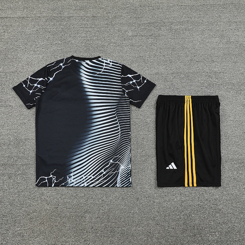 Conjunto Real Madrid Pre-Partido 24/25