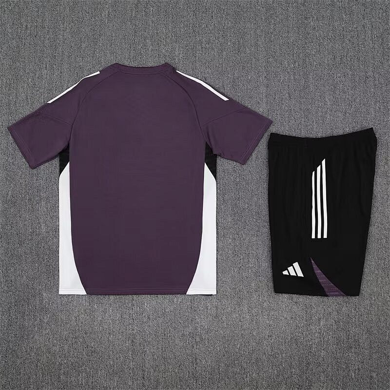 Ensemble Manchester United Violet Prématch 25/26