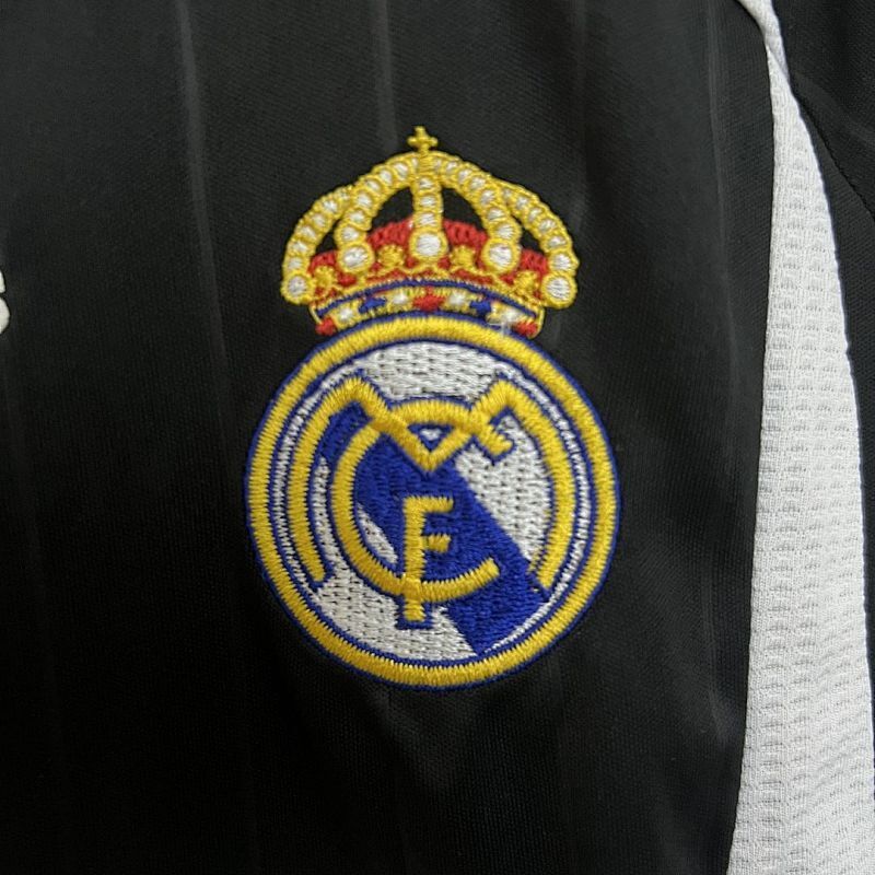 Conjunto Niño Real Madrid Visitante 06/07