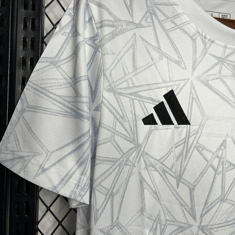 Maillot Real Madrid Prématch 24/25