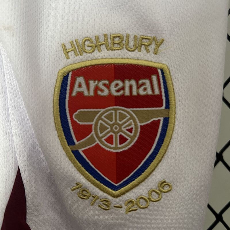 Conjunto Niño Arsenal Local 05/06