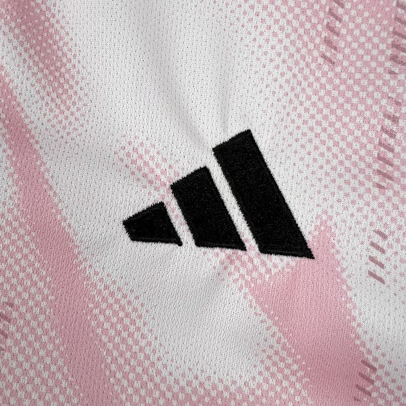 Real Madrid Pink Jersey 24/25 (2)