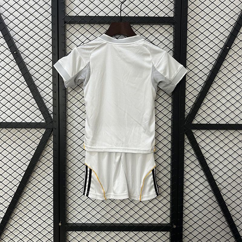 Ensemble Enfant Real Madrid Domicile 25/26
