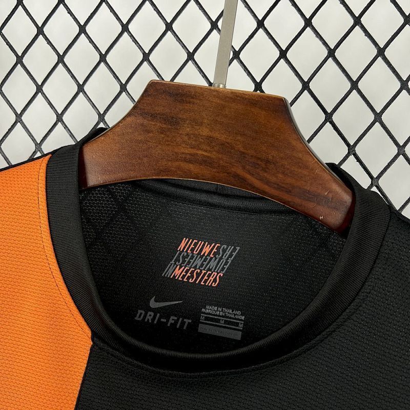 Maillot Netherlands Vintage Extérieur Rétro 25/26