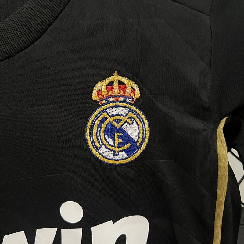 Conjunto Niño Real Madrid Visitante 11/12