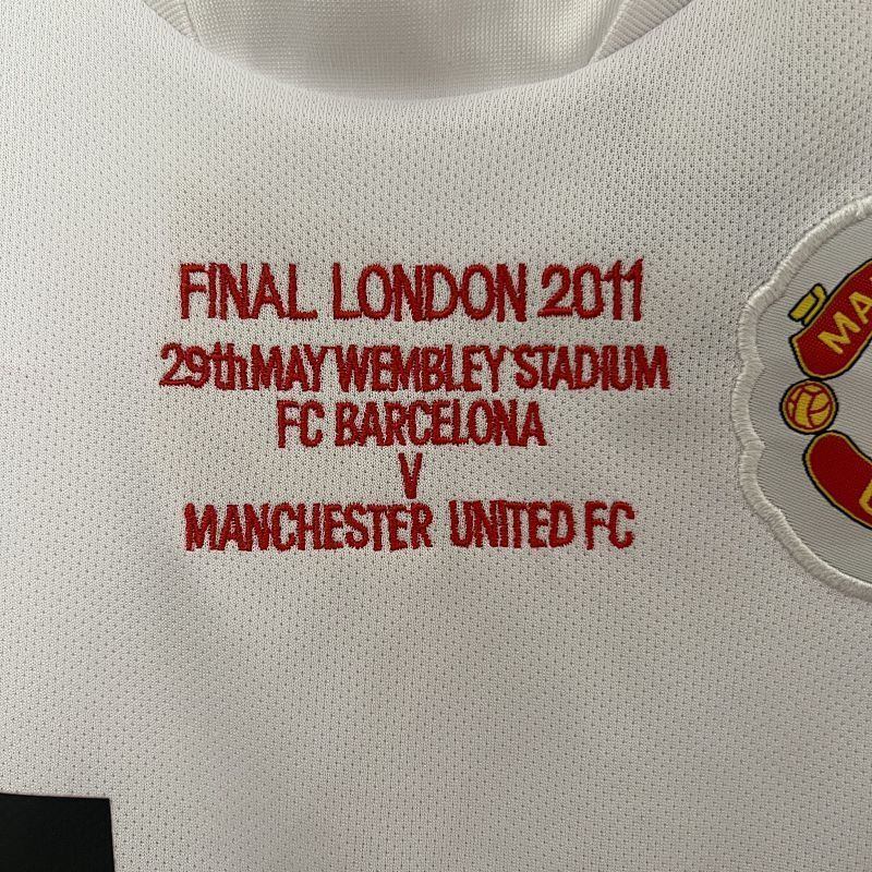 Manchester United Away Kids Kit 10/11