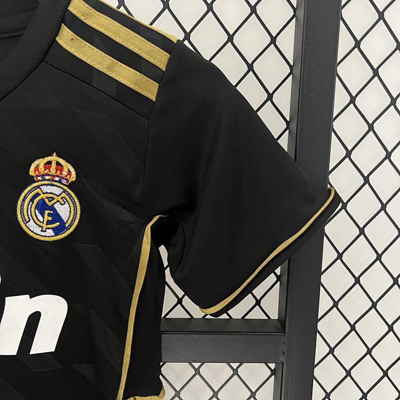 Conjunto Niño Real Madrid Visitante 11/12