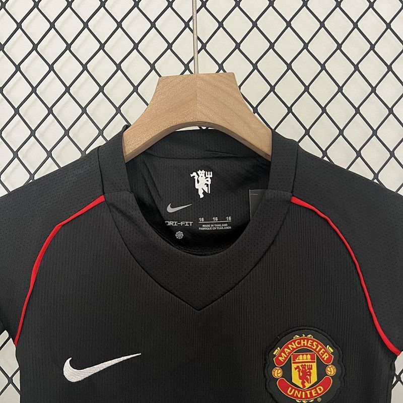 Conjunto Niño Manchester United Visitante 07/08