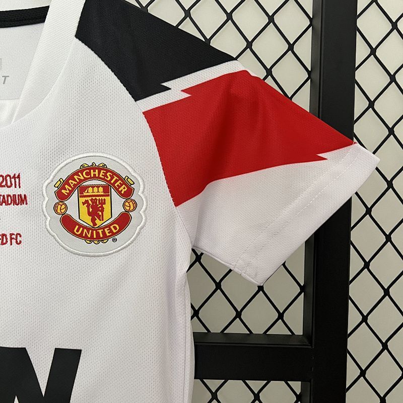 Manchester United Away Kids Kit 10/11