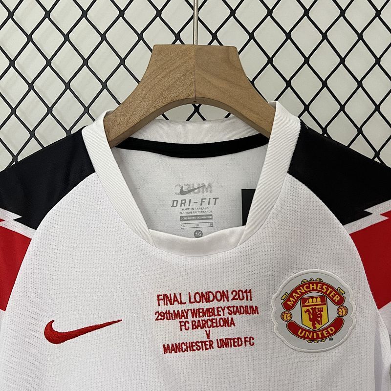 Manchester United Away Kids Kit 10/11