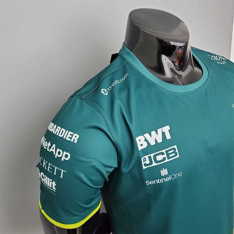 Maillot traffic jam; Aston 25/26
