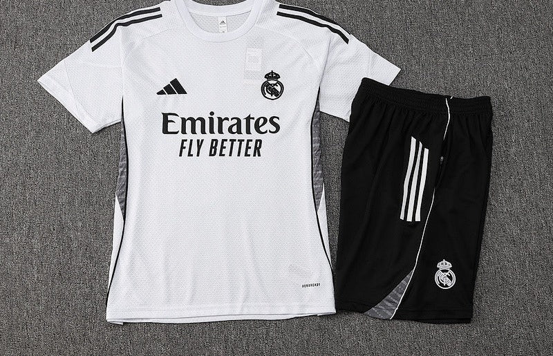 Ensemble Real Madrid Blanc Prématch 25/26