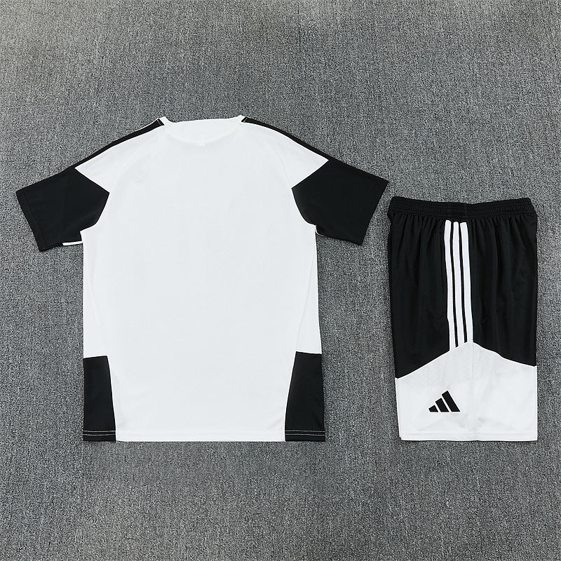 Ensemble Adulte Juventus Blanc 26/27
