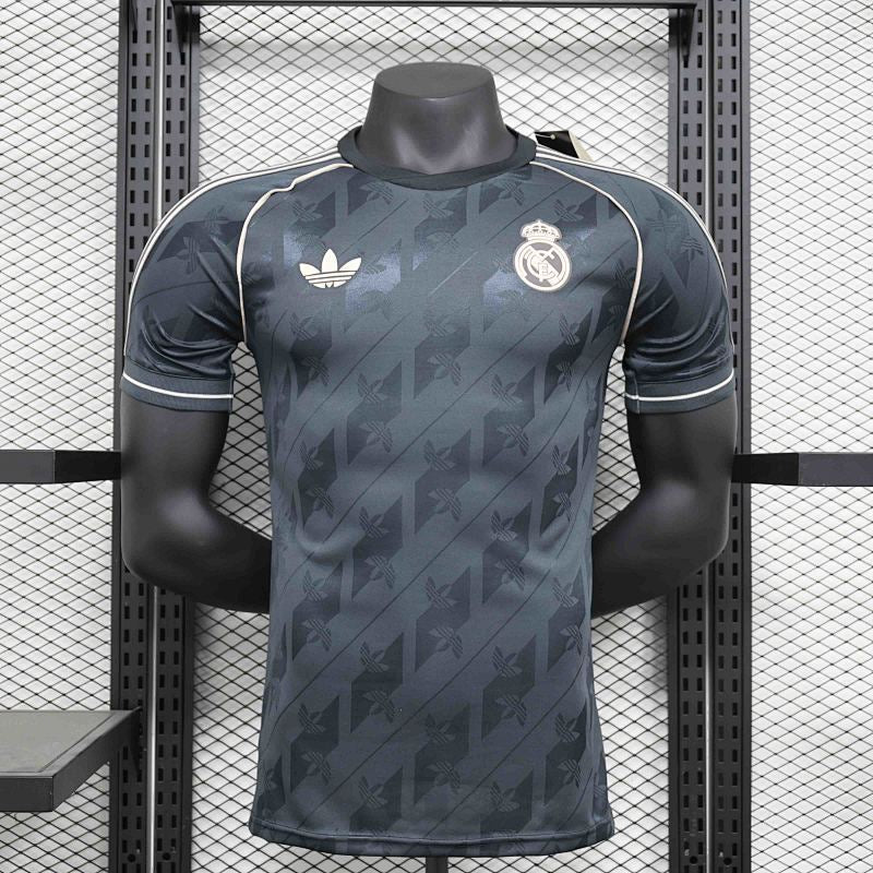 Ensemble Enfant Real Madrid Rétro Player Version 24/25